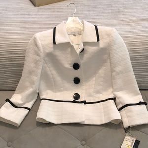 Tahari Size 4 Suit Blazer White with Black Trim